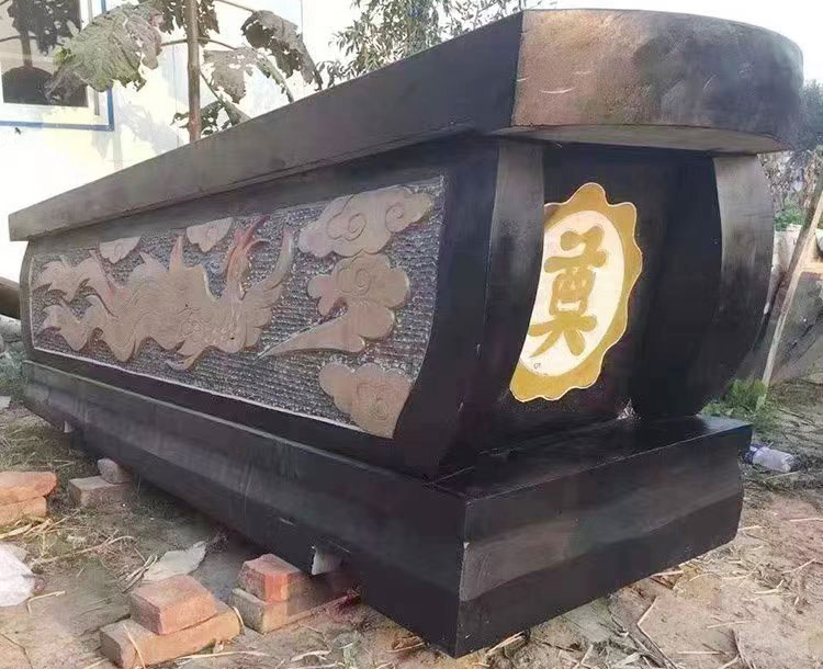 农村墓地整体石棺